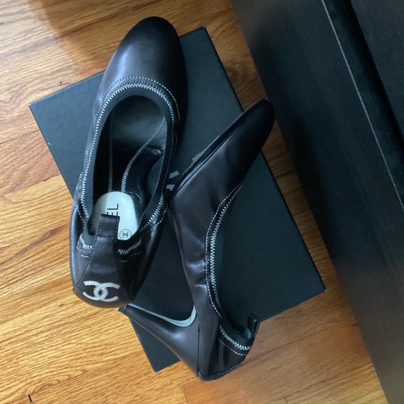 Chanel women black escarpins3 inches heel pumps